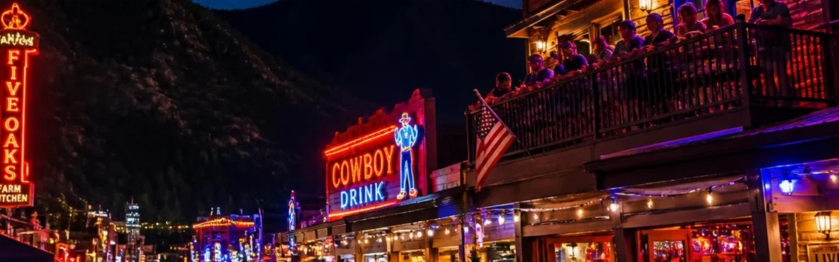Best Nightlife in Gatlinburg: Top Bars, Live Music & Evening Entertainment